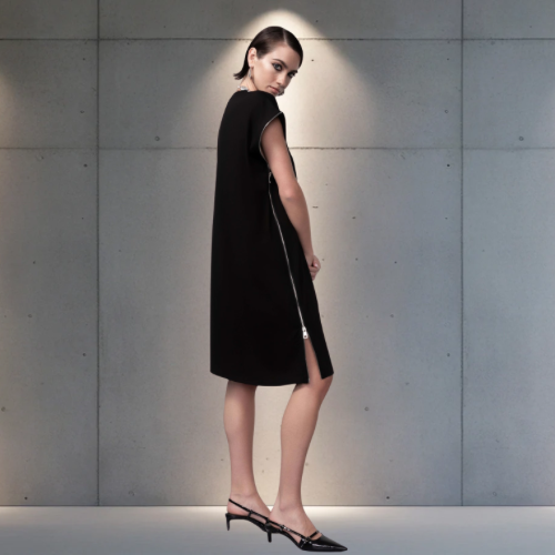 ROBE ÉLÉGANTE À FERMOIRS DÉCORATIFS